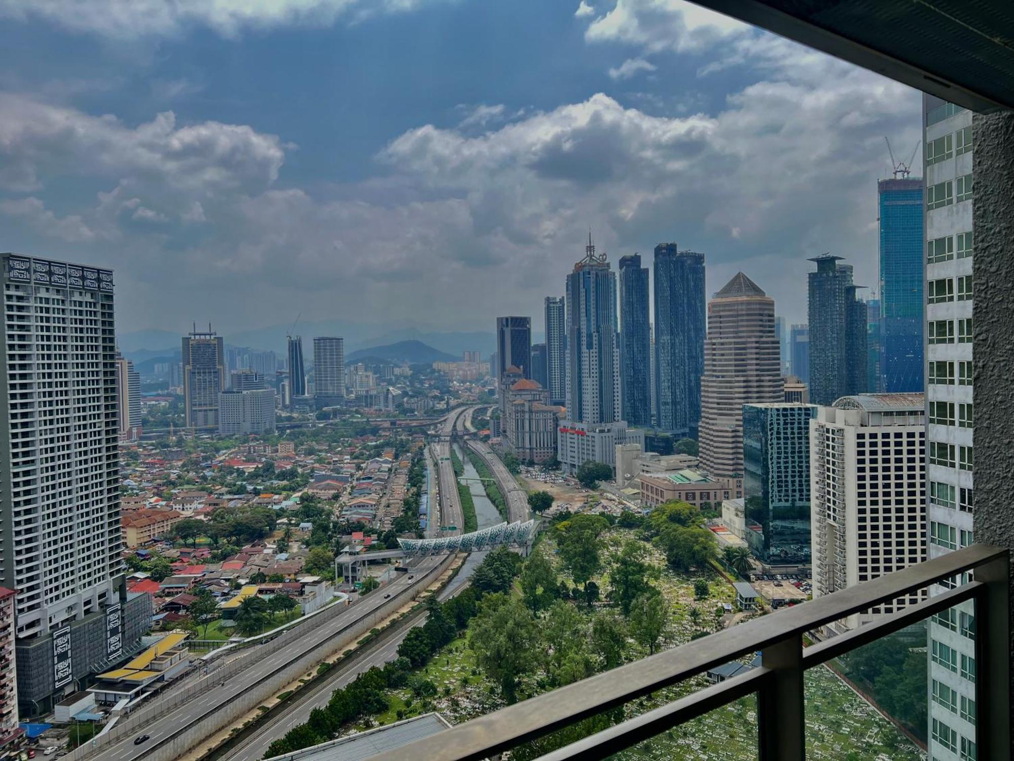 Summer Suites Klcc By Whollmark Куала-Лумпур Экстерьер фото