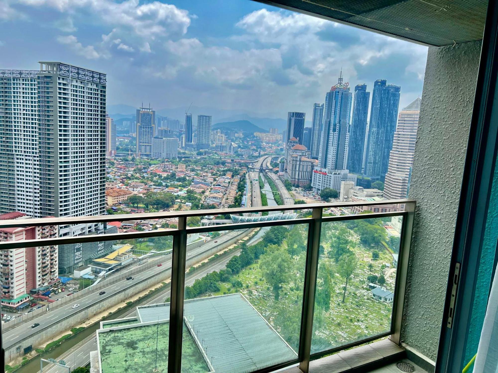 Summer Suites Klcc By Whollmark Куала-Лумпур Экстерьер фото
