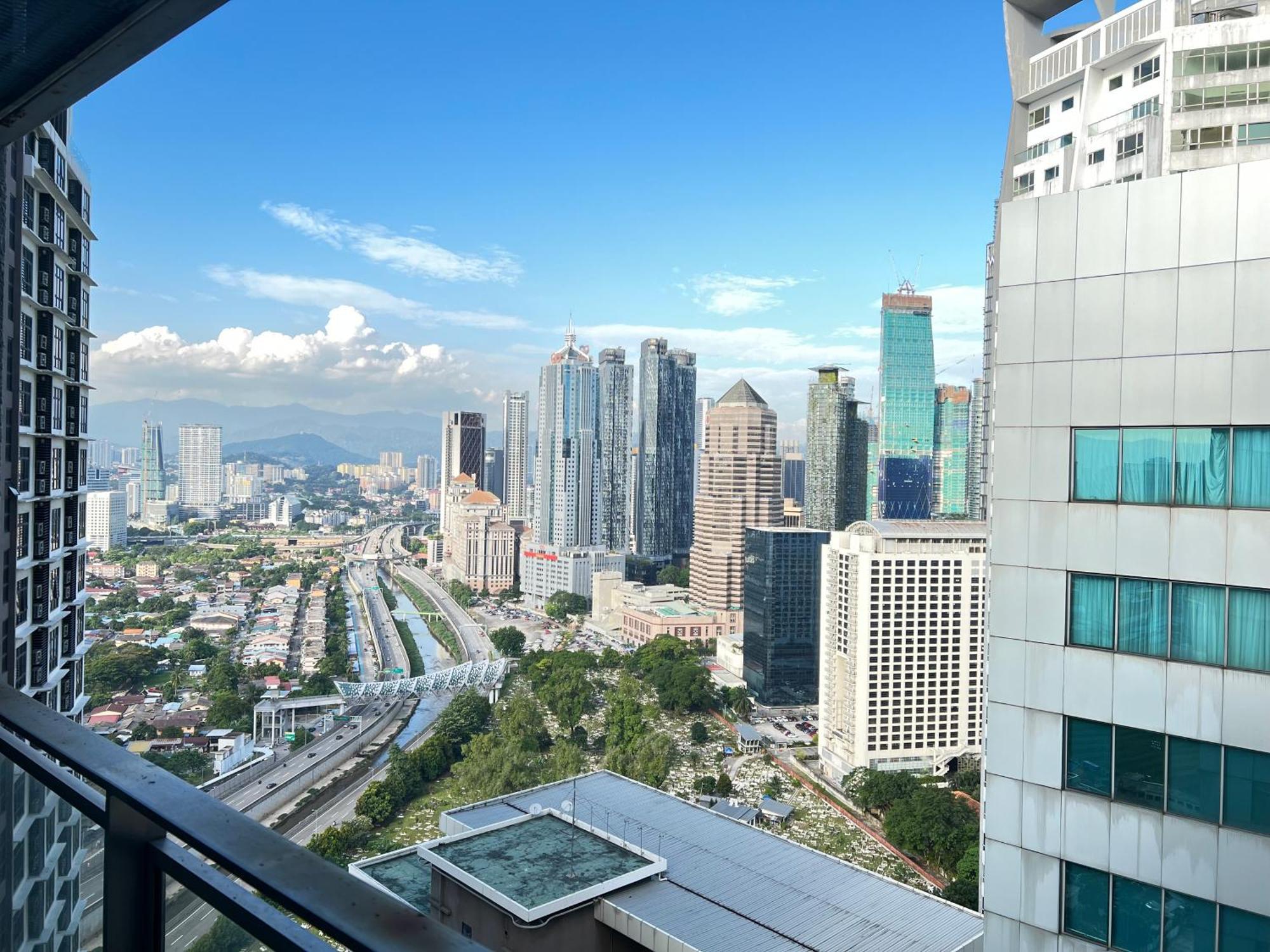 Summer Suites Klcc By Whollmark Куала-Лумпур Экстерьер фото